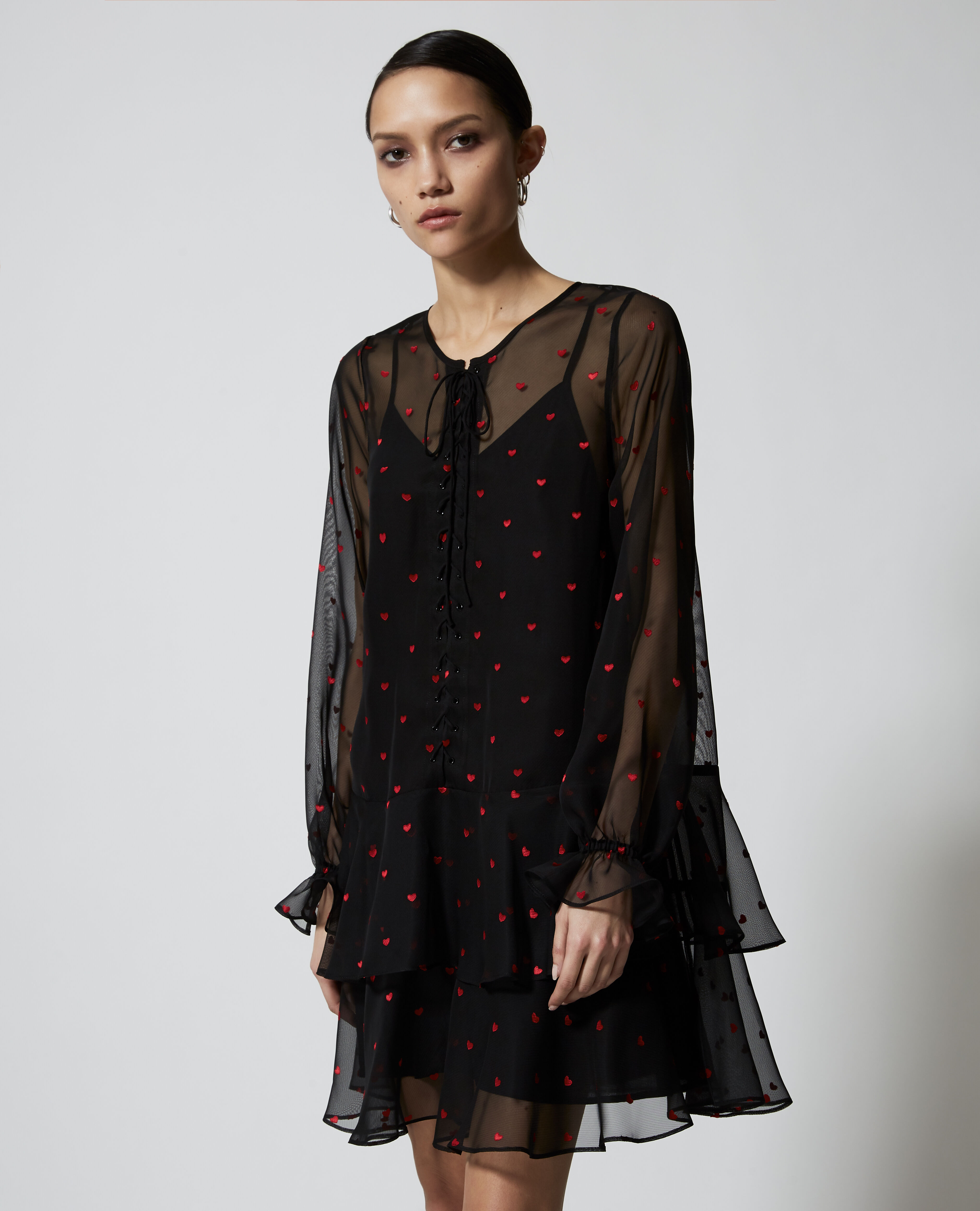 Robe noire courte a lacage motifs c urs The Kooples
