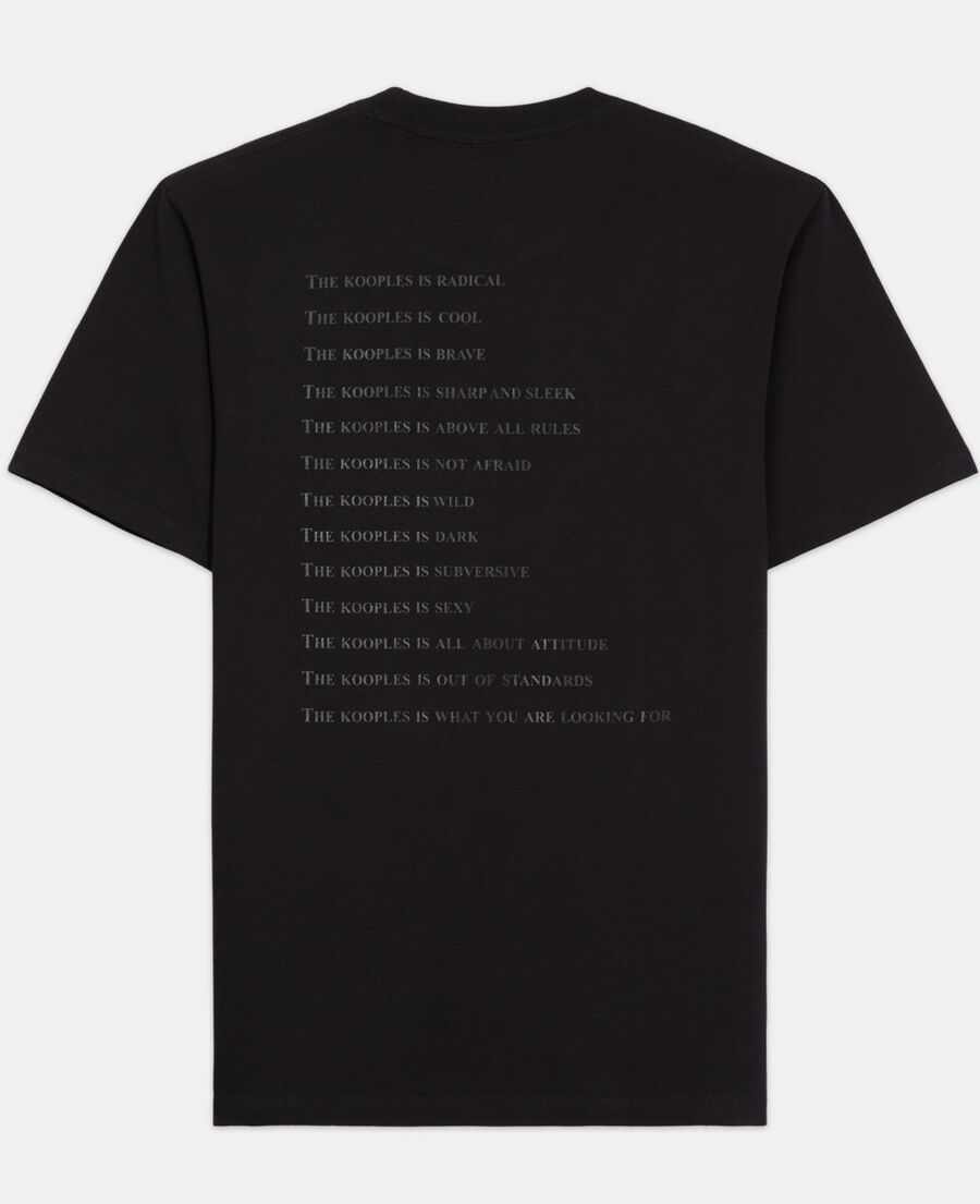 schwarzes t-shirt mit leopardenmuster und "what is"-schriftzug