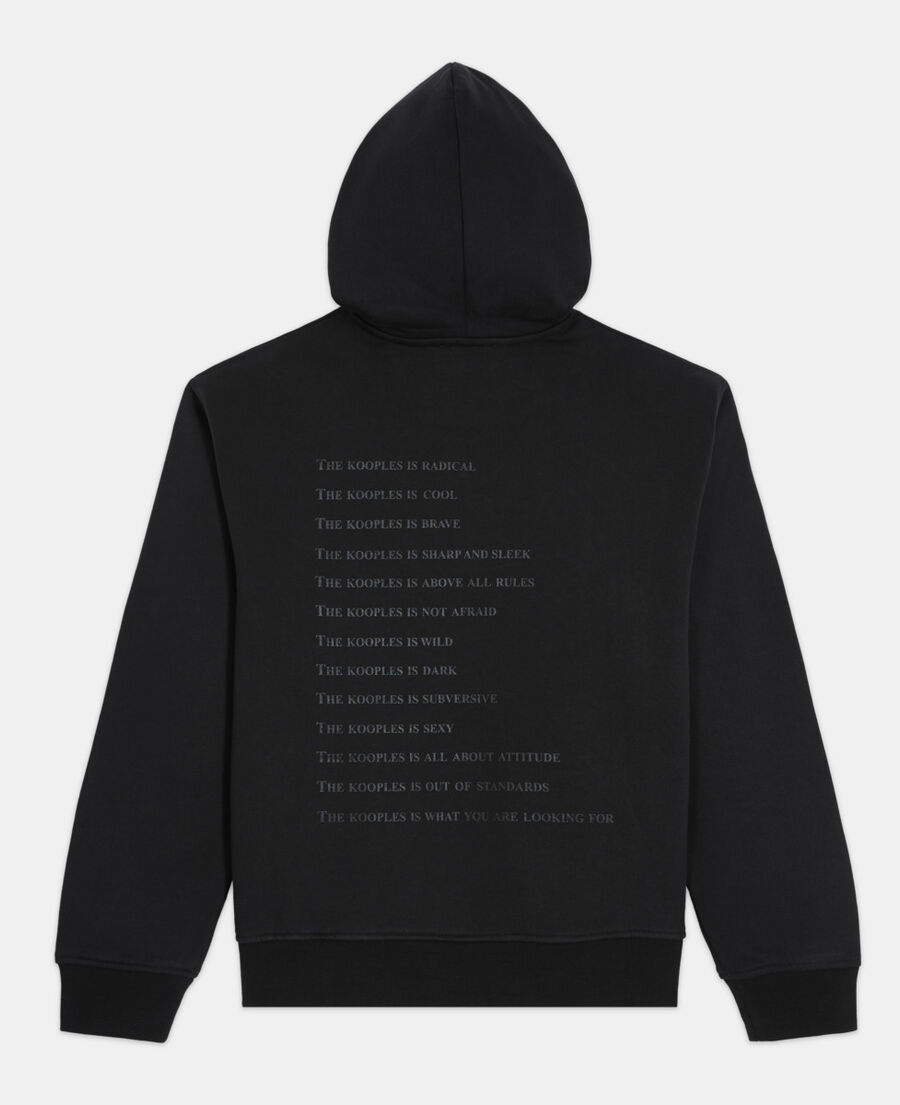 schwarzes sweatshirt mit "what is"-schriftzug