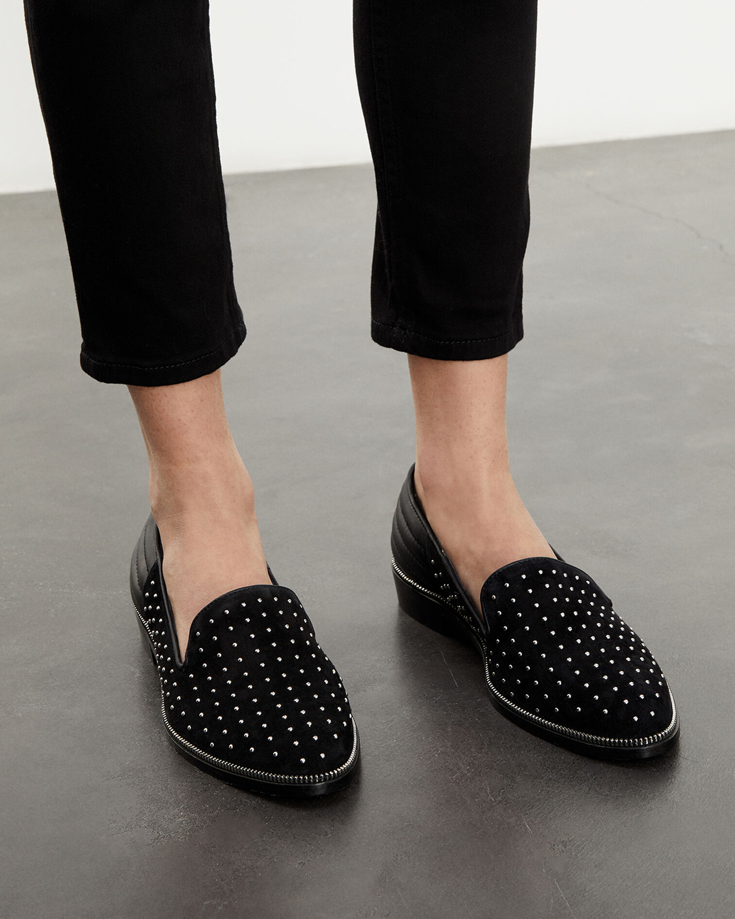 Leder-Slipper mit Nietenverzierung, BLACK, hi-res image number null