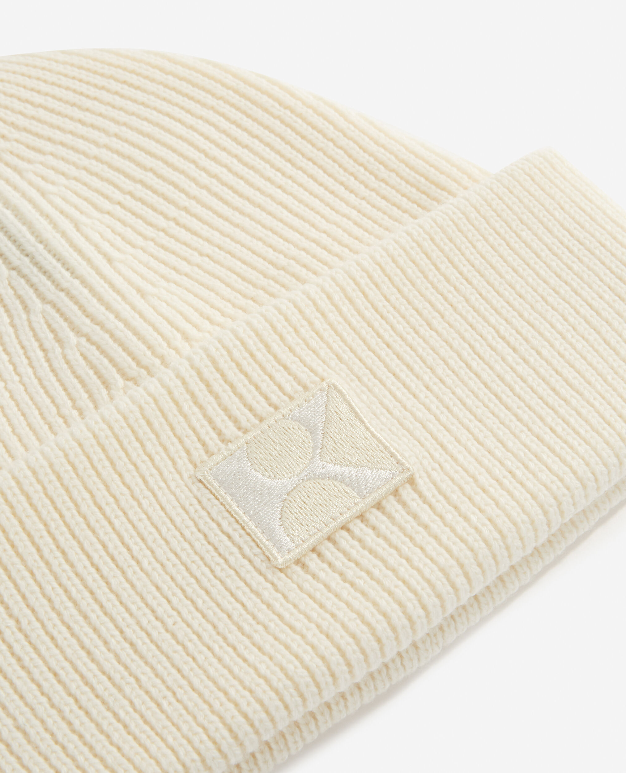 Gorro blanco crudo lana parche bordado K, ECRU, hi-res image number null