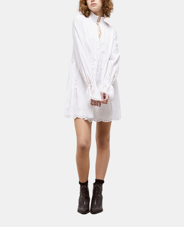 robe courte blanche avec broderie anglaise