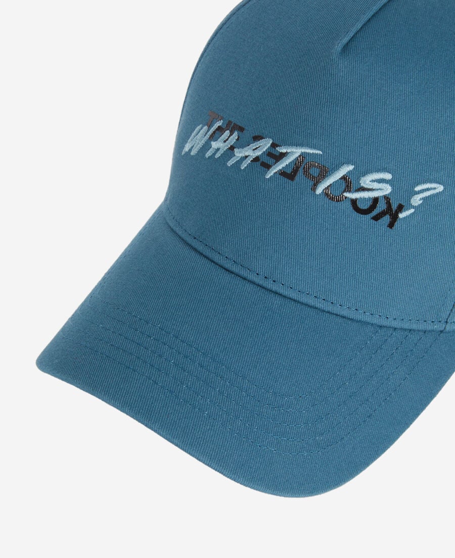 The Kooples UNISEX BLUE PETROL tiefblaue kappe mit „what is“-schriftzug