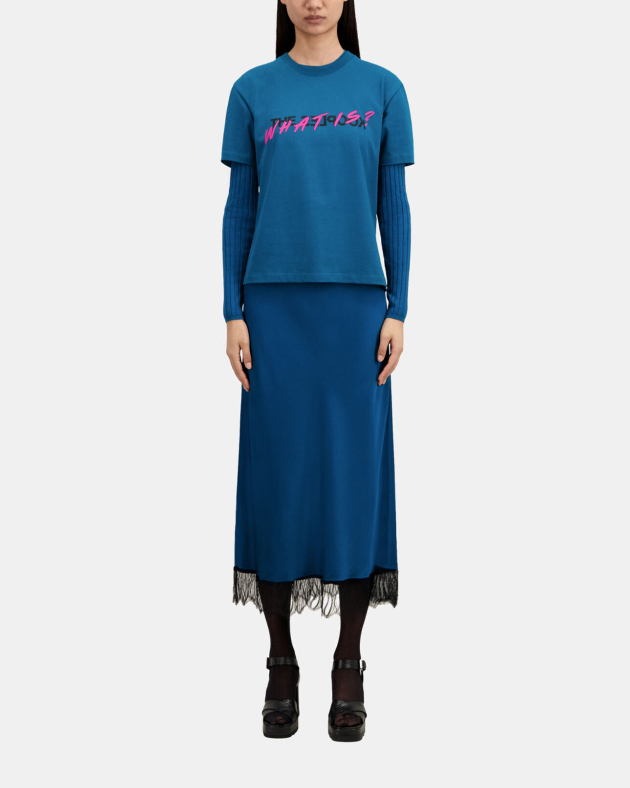 The Kooples DAMEN MEDIUM BLUE blaues t-shirt mit what is-schriftzug
