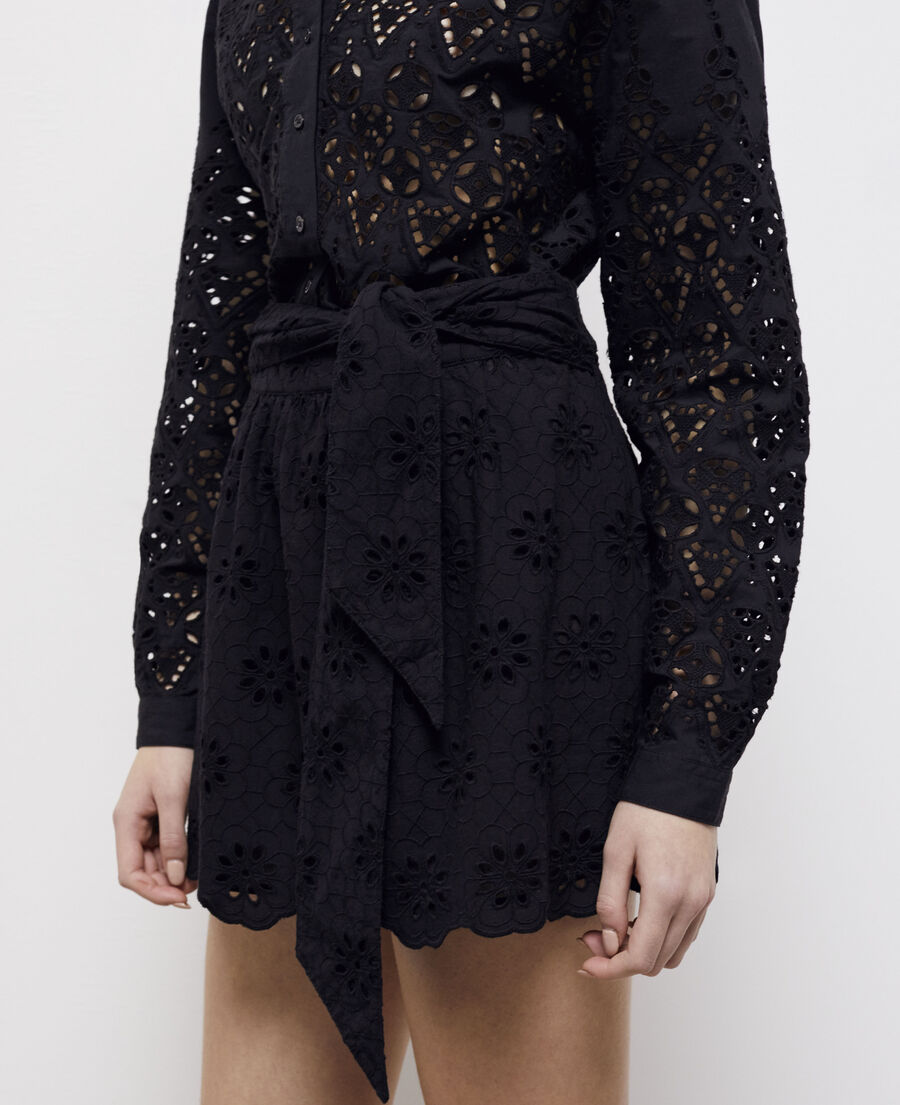 jupe courte noire en broderie anglaise