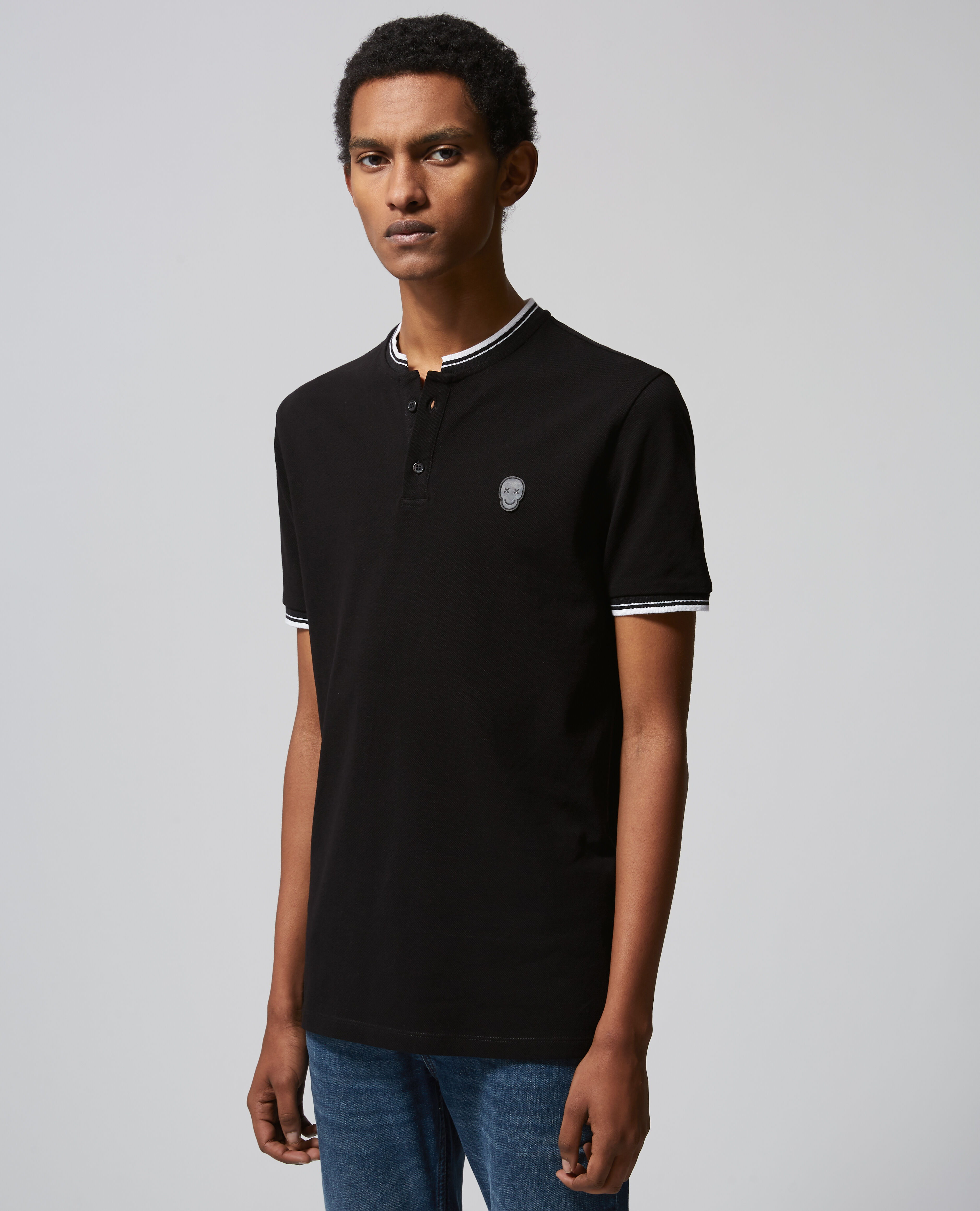 Camisa polo negra algodon insignia calavera The Kooples Espana