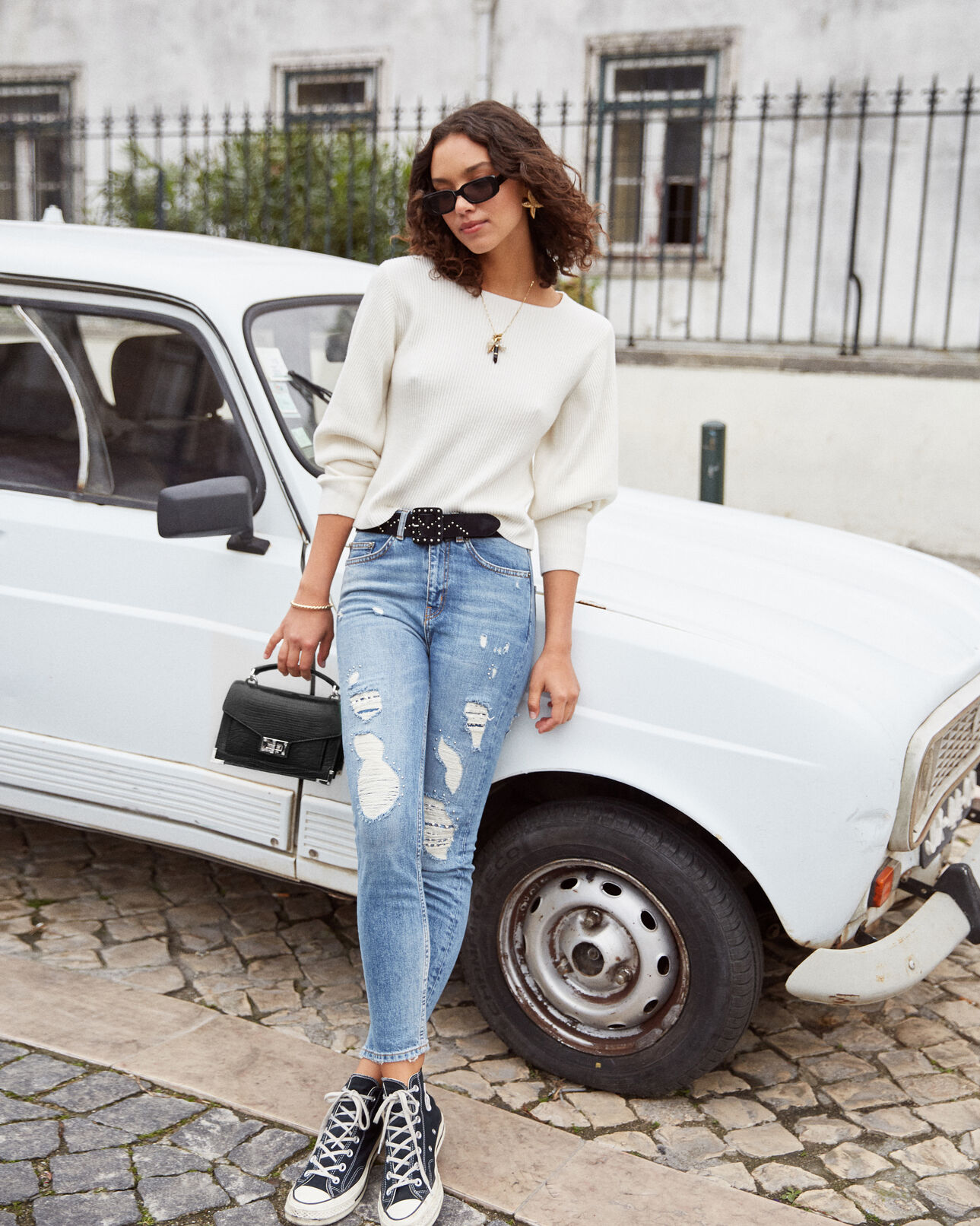 The Kooples DAMEN BLUE DENIM relaxed fit-jeans mit destroyed-details und mini-nieten