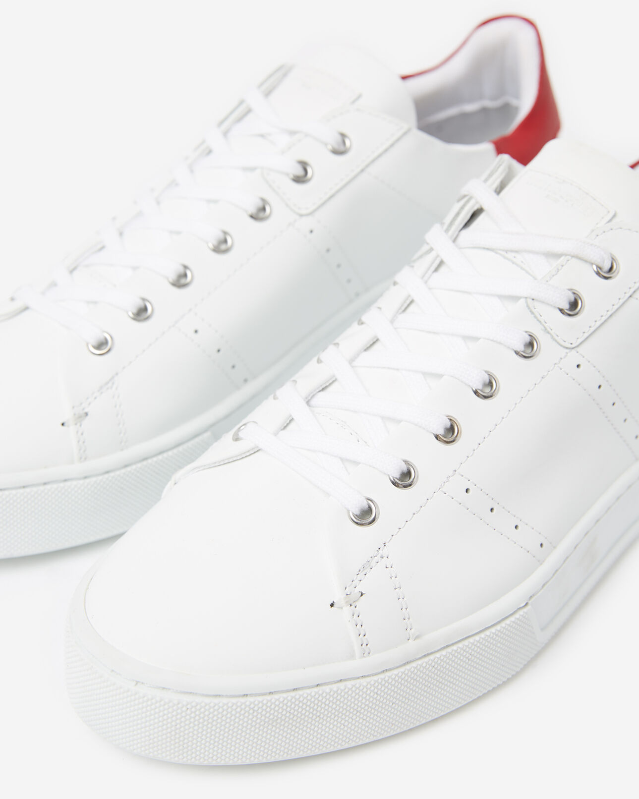 The Kooples MEN WHITE / BURGUNDY white sneakers with red accent