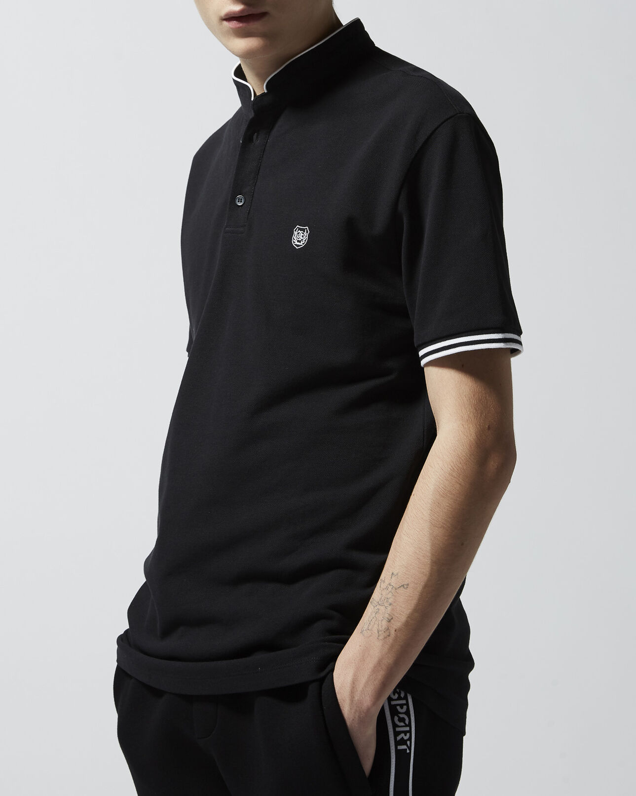 The Kooples MEN BLACK / WHITE slim black cotton polo shirt w/officer collar