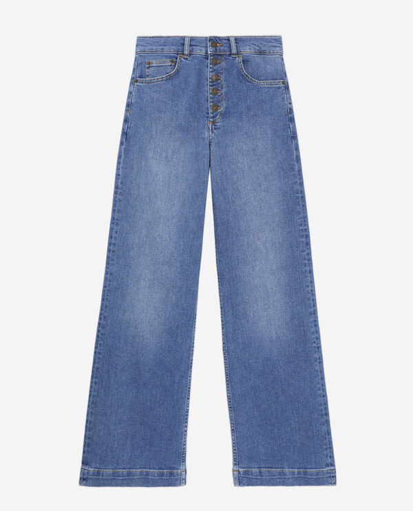 weite, blaue jeans