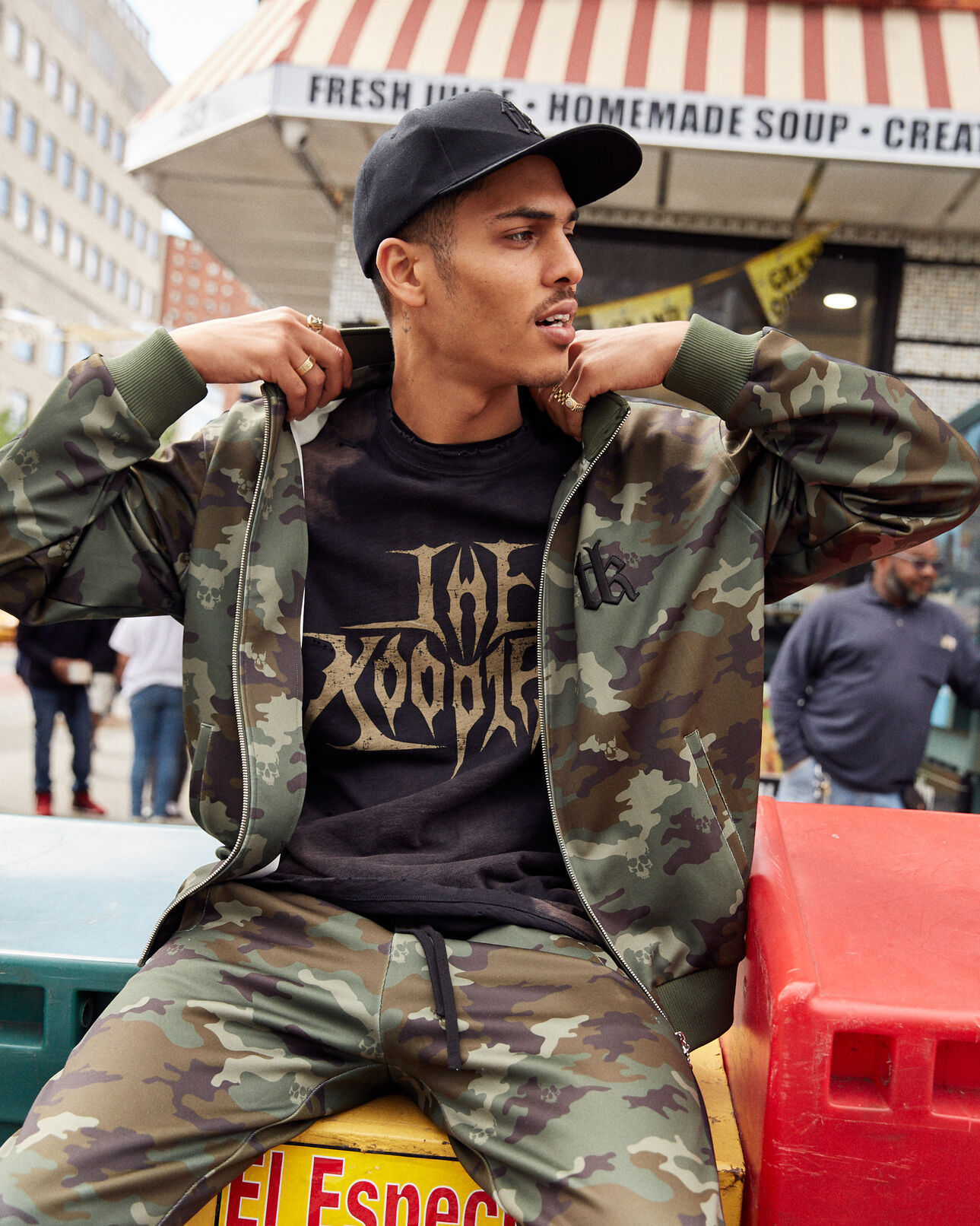 The Kooples HOMME KAKI sweat matière technique zippé imprimé camouflage