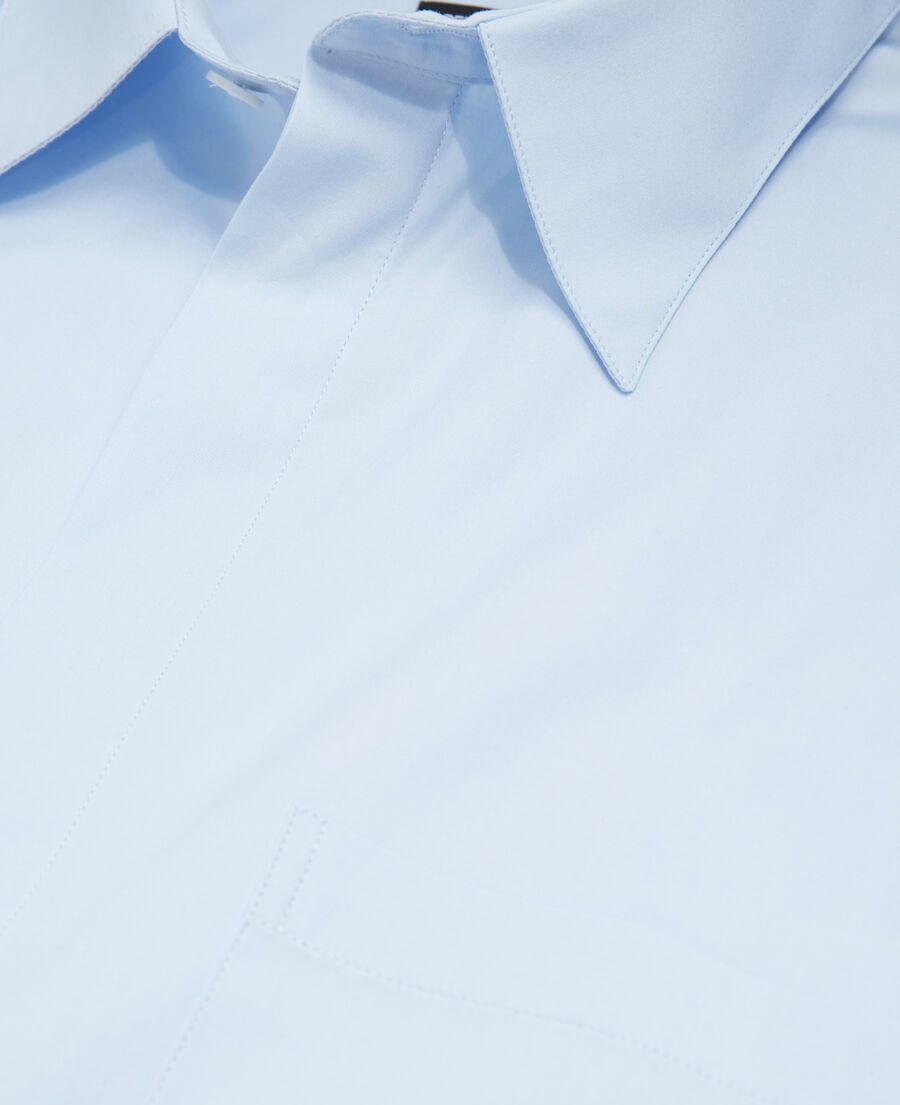 camisa azul cielo algodón bolsillo de parche
