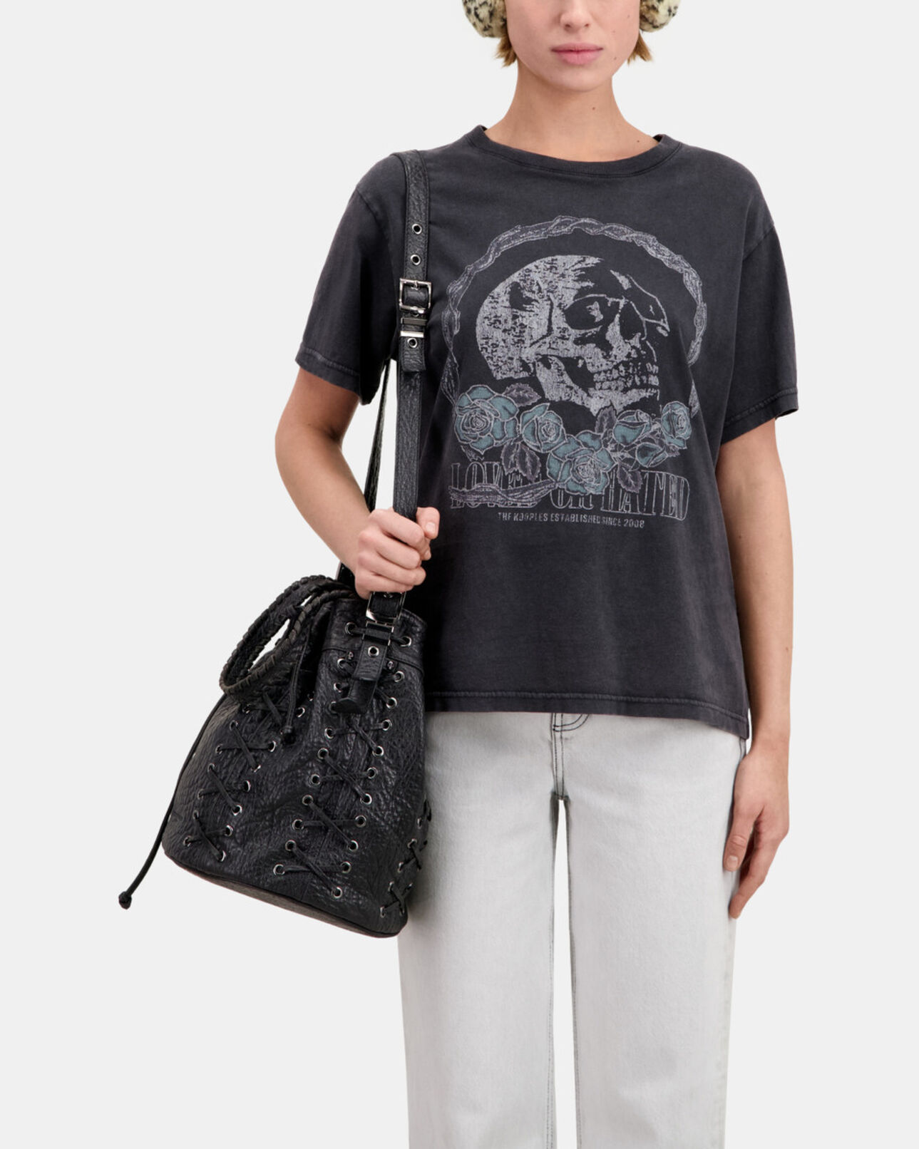 The Kooples FEMME BLACK WASHED t-shirt noir avec sérigraphie vintage skull