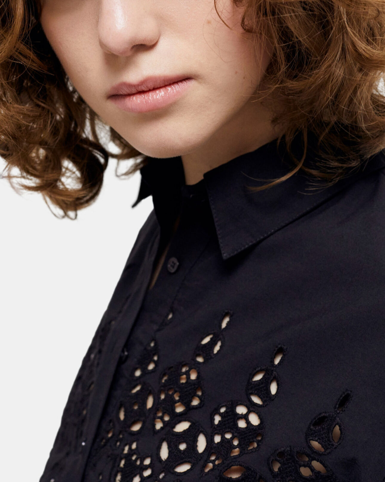 The Kooples DAMEN BLACK kurzes, schwarzes hemd mit englischer stickerei