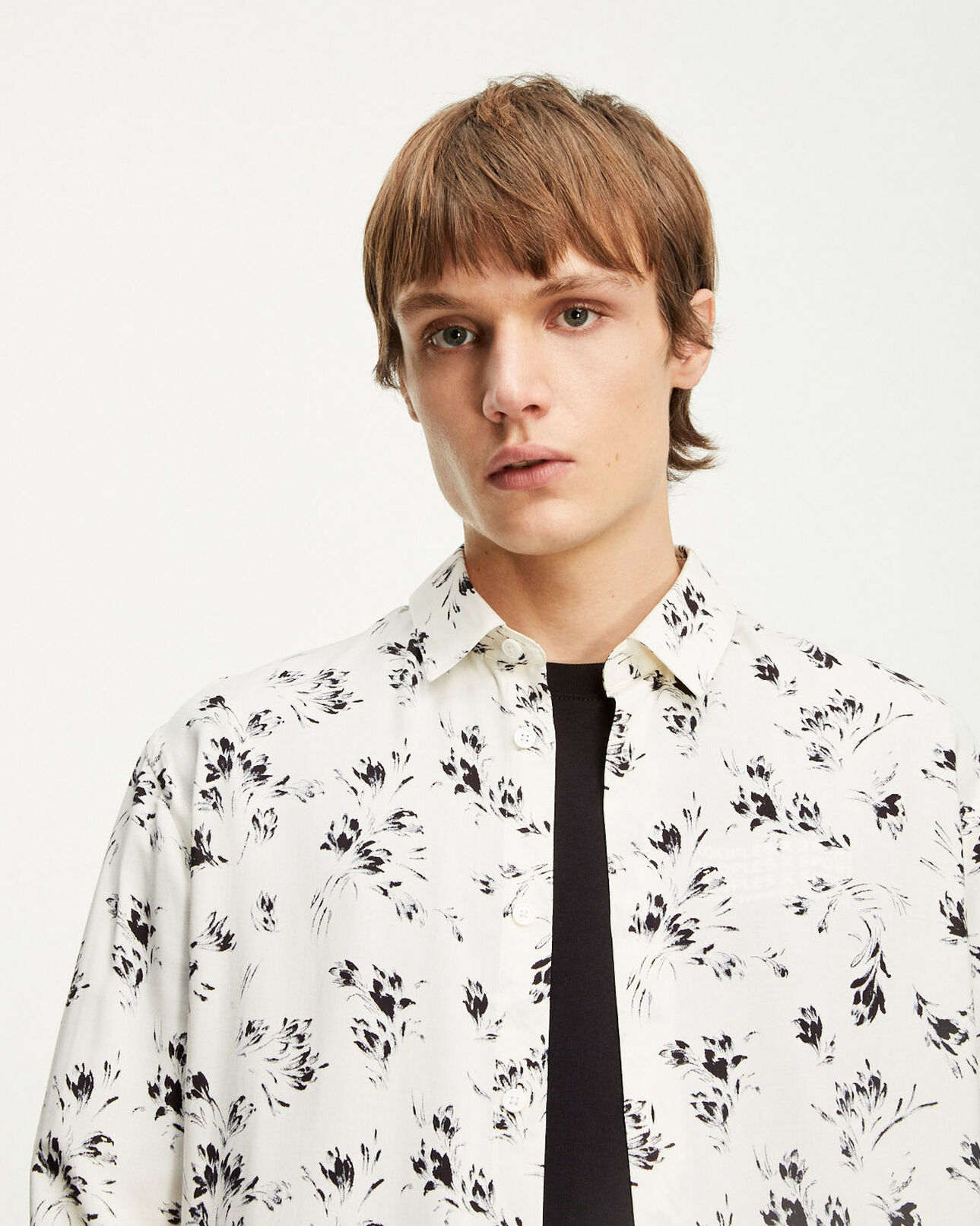 The Kooples HOMME OFF WHITE / BLACK chemise fluide écrue et noire à fleurs