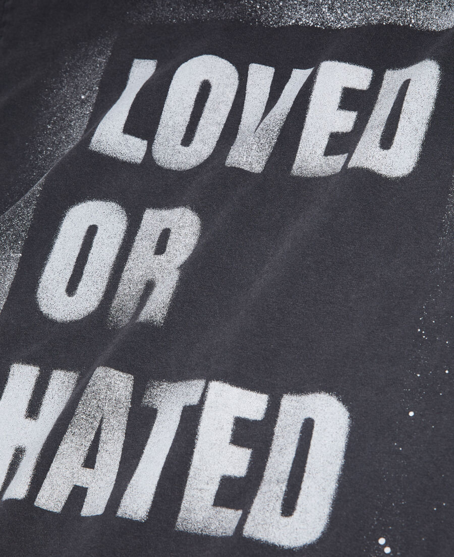 camiseta negra serigrafía loved or hated para mujer