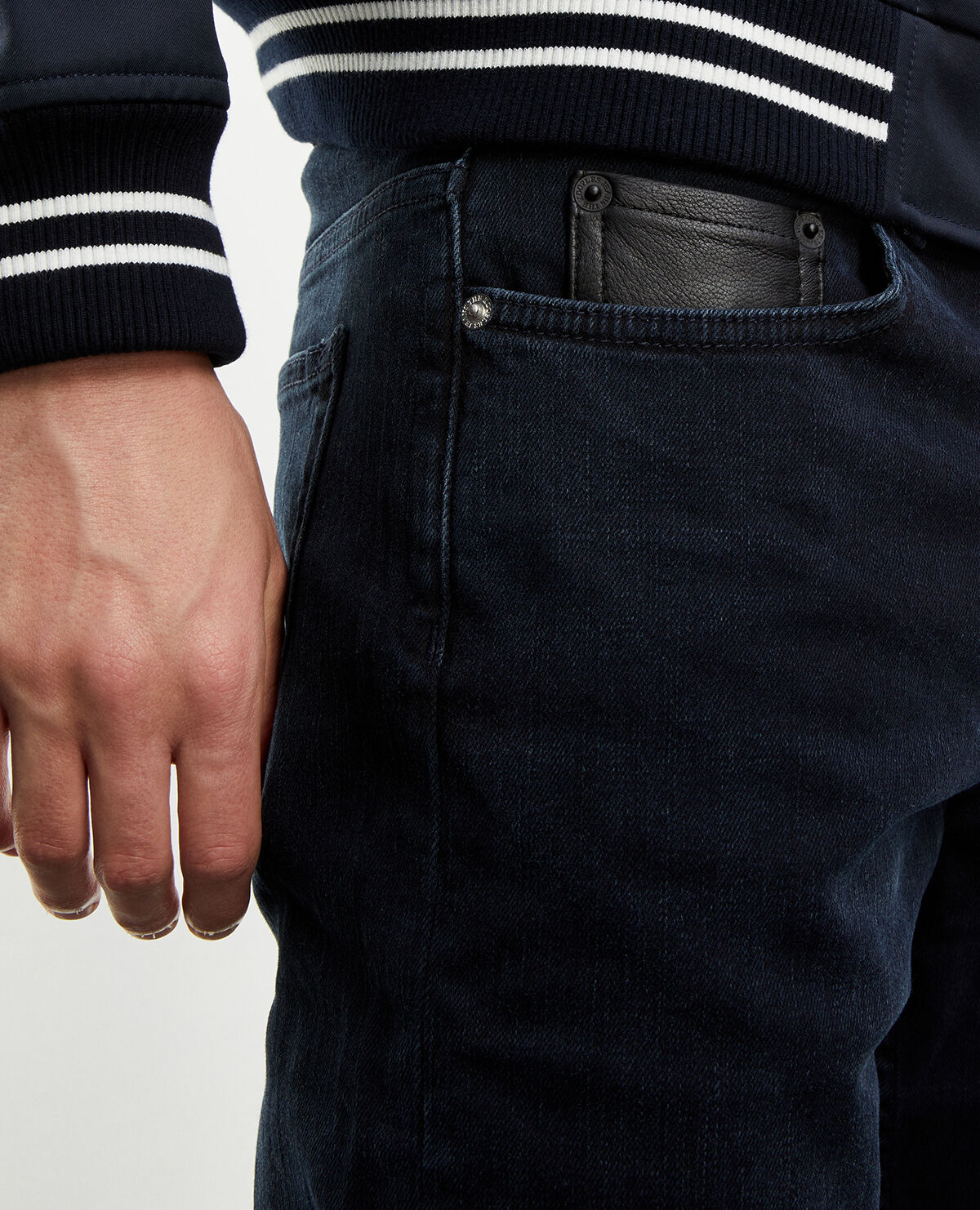 Jeans with leather pockets 2025