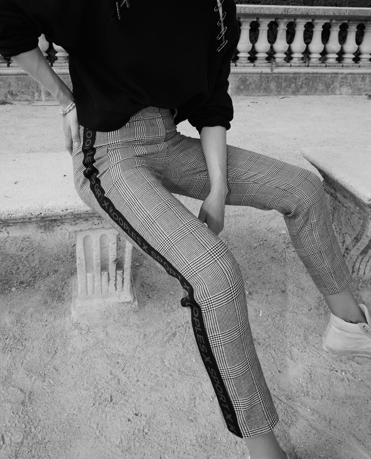 Pantalon noir fluide motif pied de poule