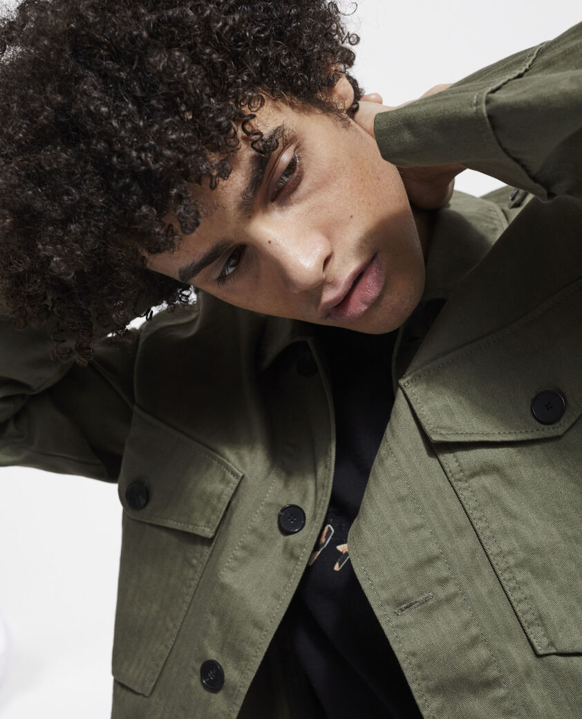 The Kooples HERREN OLIVE NIGHT khakifarbenes hemd mit leopardenfutter