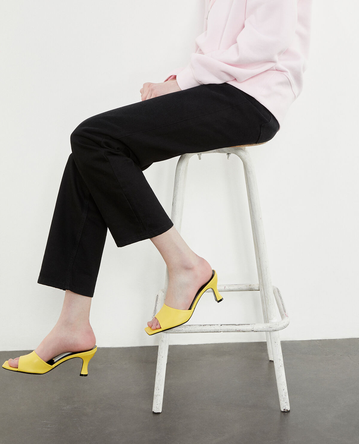 Heeled yellow sandals in smooth leather