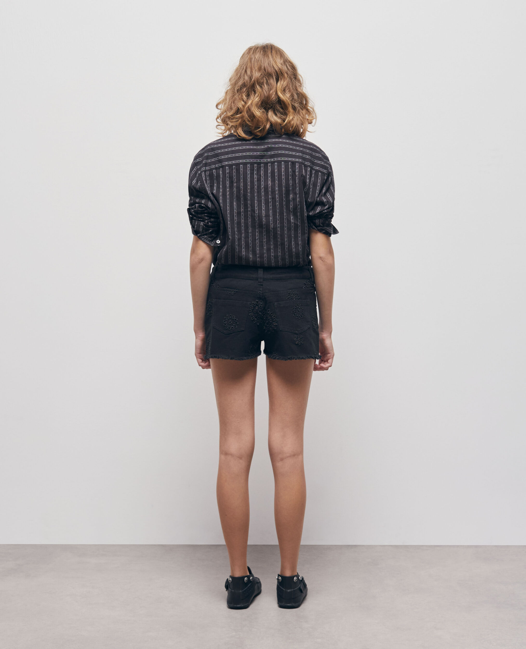 Schwarze Denimshorts mit englischer Stickerei, BLACK, hi-res image number null