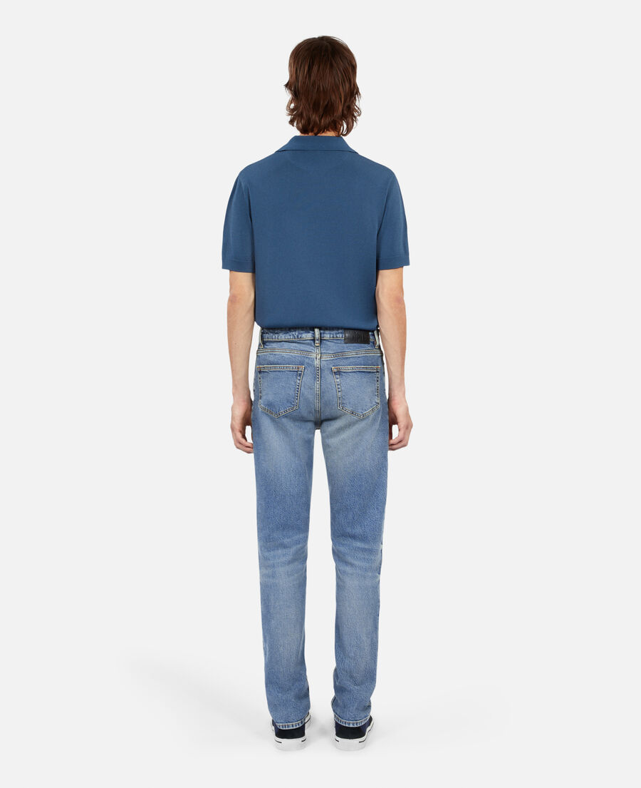 hellblaue jeans mit geradem bein