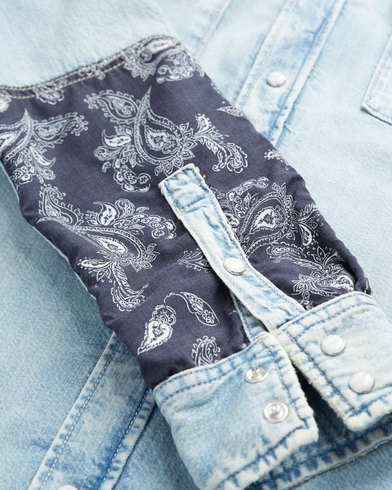The Kooples HOMME BLUE WASHED chemise western en denim