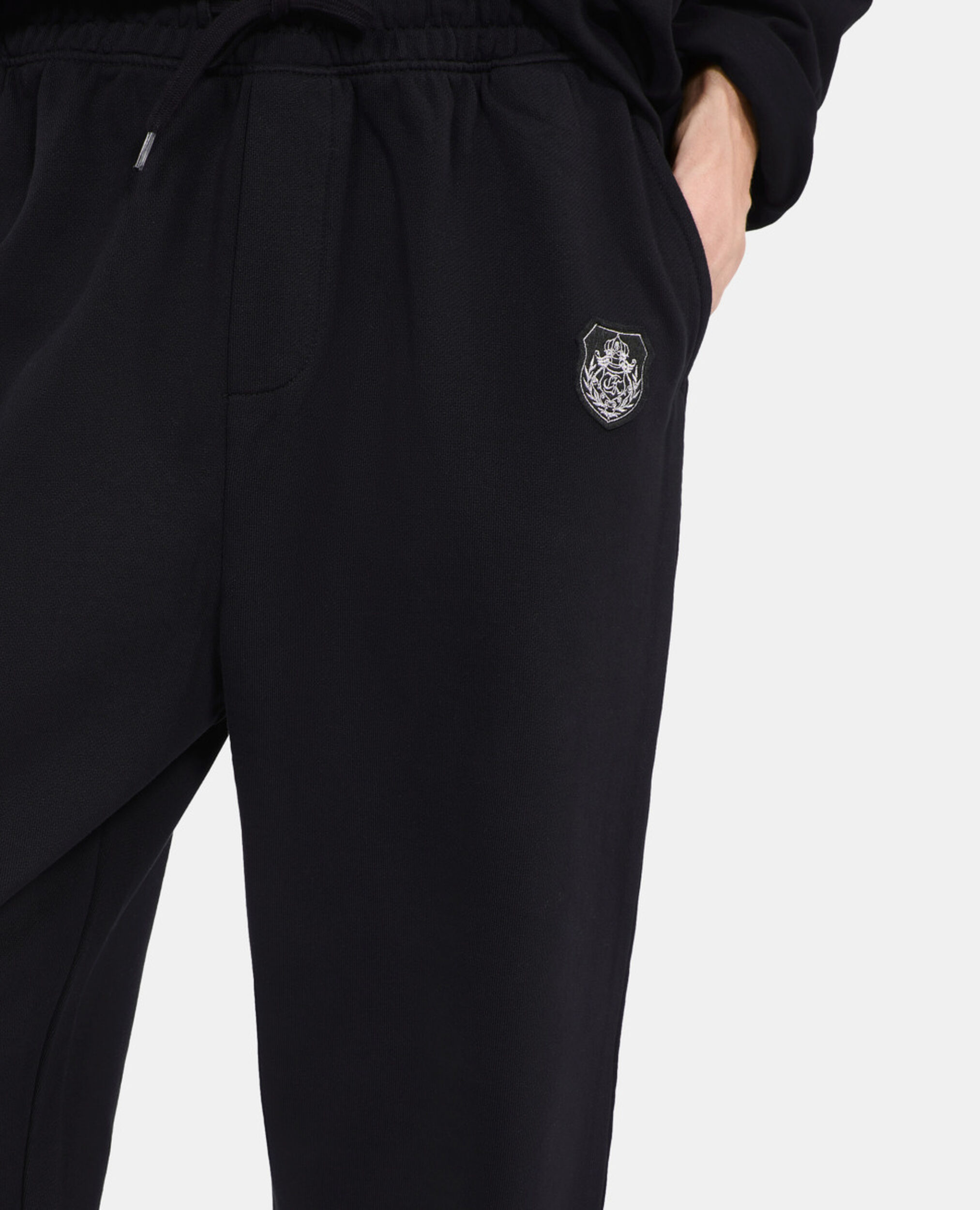Schwarze Jogginghose mit Wappen, BLACK, hi-res image number null