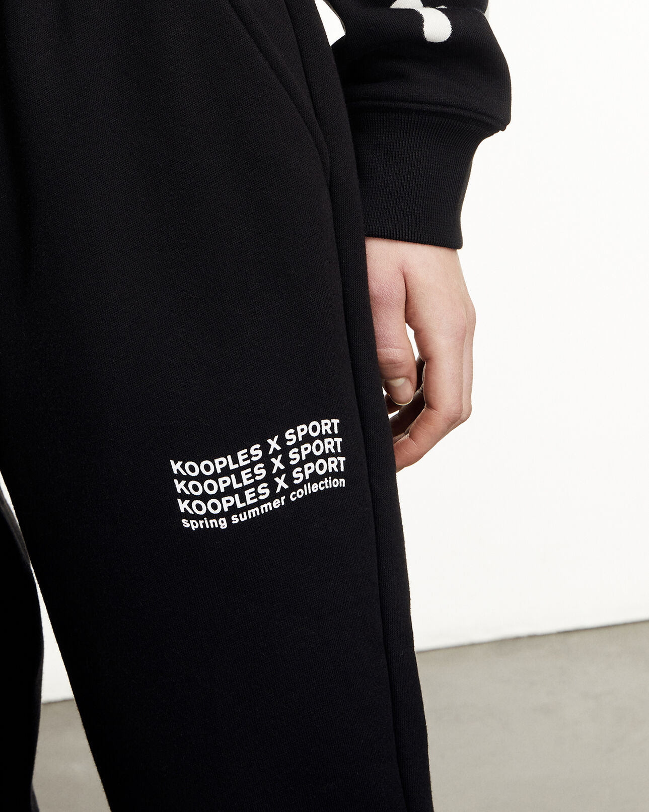 The Kooples FEMME BLACK jogging noir à logo imprimé