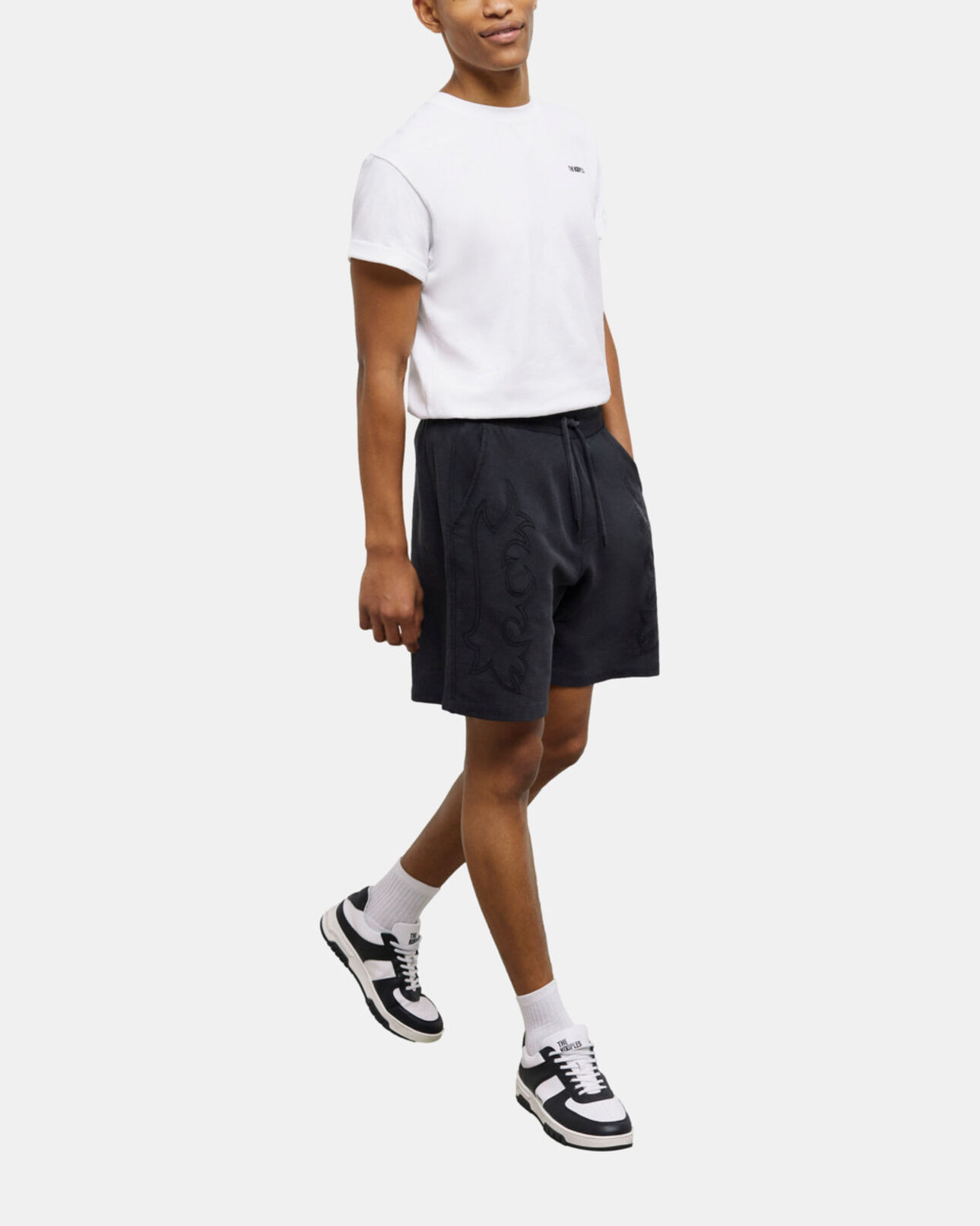 The Kooples HOMME BLACK WASHED short noir molletonné avec broderies western