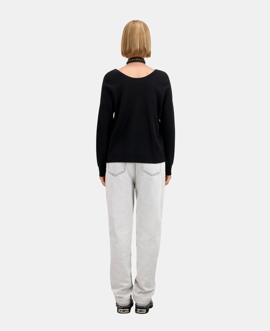 pull avec boutonnage dans le dos