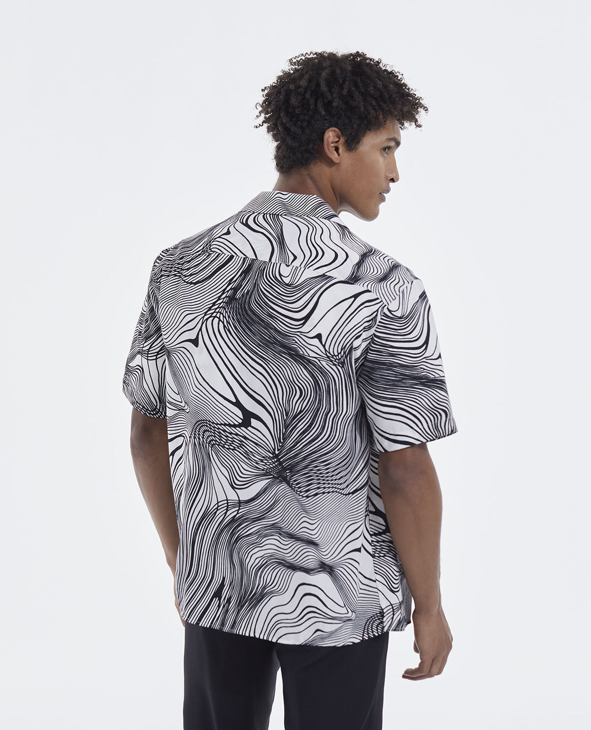 Camisa de cuello hawaiano bicolor con motivos, WHITE / BLACK, hi-res image number null