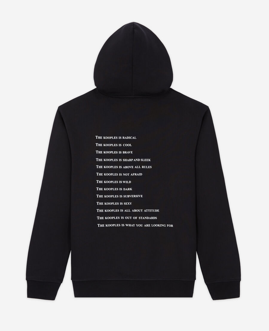 schwarzes sweatshirt mit „what is“-schriftzug