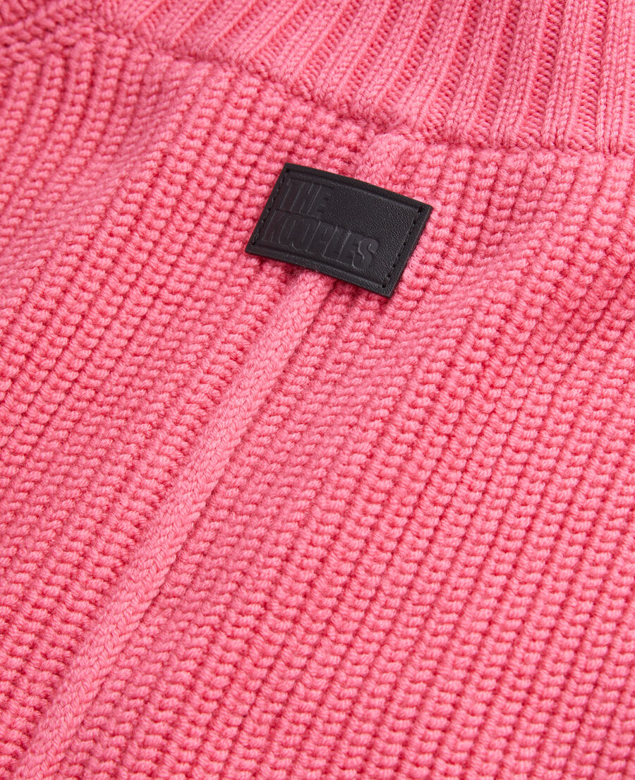 col écharpe rose en laine côtelée