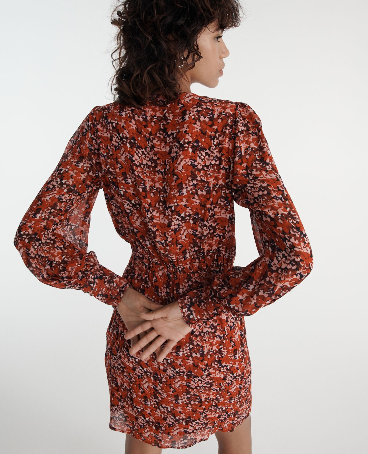 Robe fluide rouge a motifs fleuri