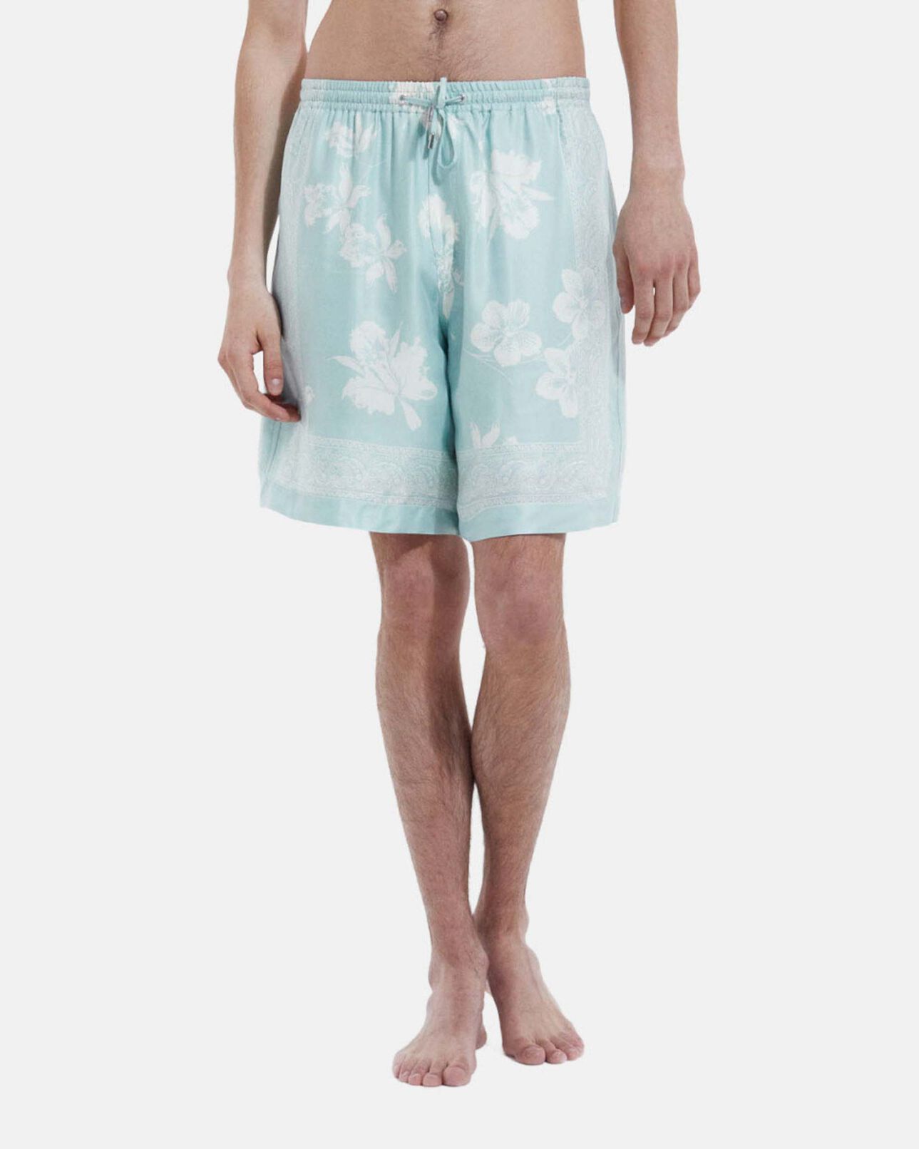 The Kooples HOMME BLUE WHITE short bleu ciel fluide motif bandana fleuri