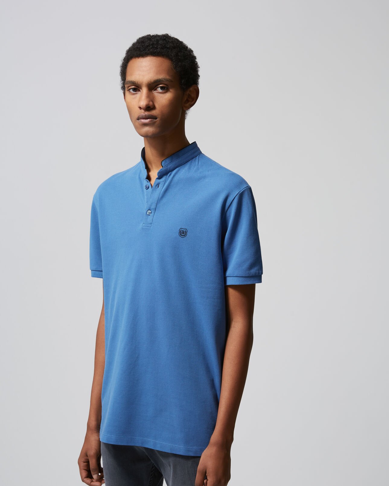The Kooples HOMME AZUR / BLACK NAVY polo bleu clair col officier slim