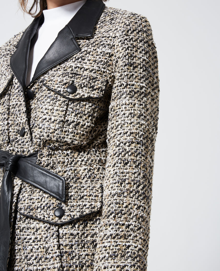  chaqueta tweed gris entallada detalles piel
