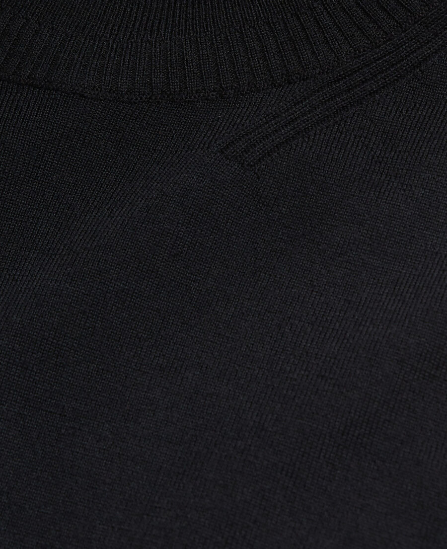 schwarzer pullover aus merinowolle
