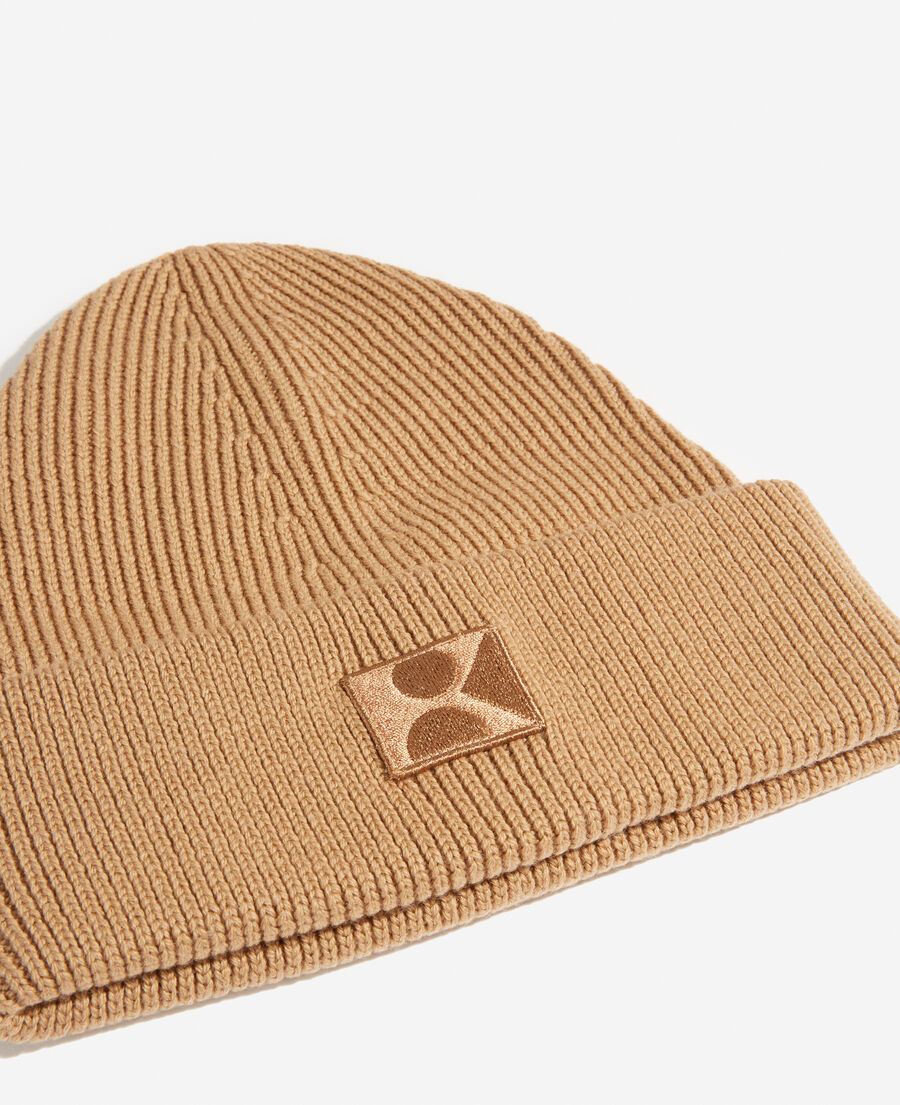 camel wool beanie with xl embroidered k patch