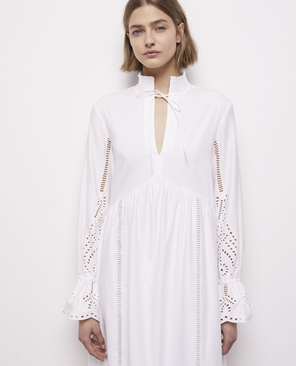 robe longue blanche avec broderie anglaise