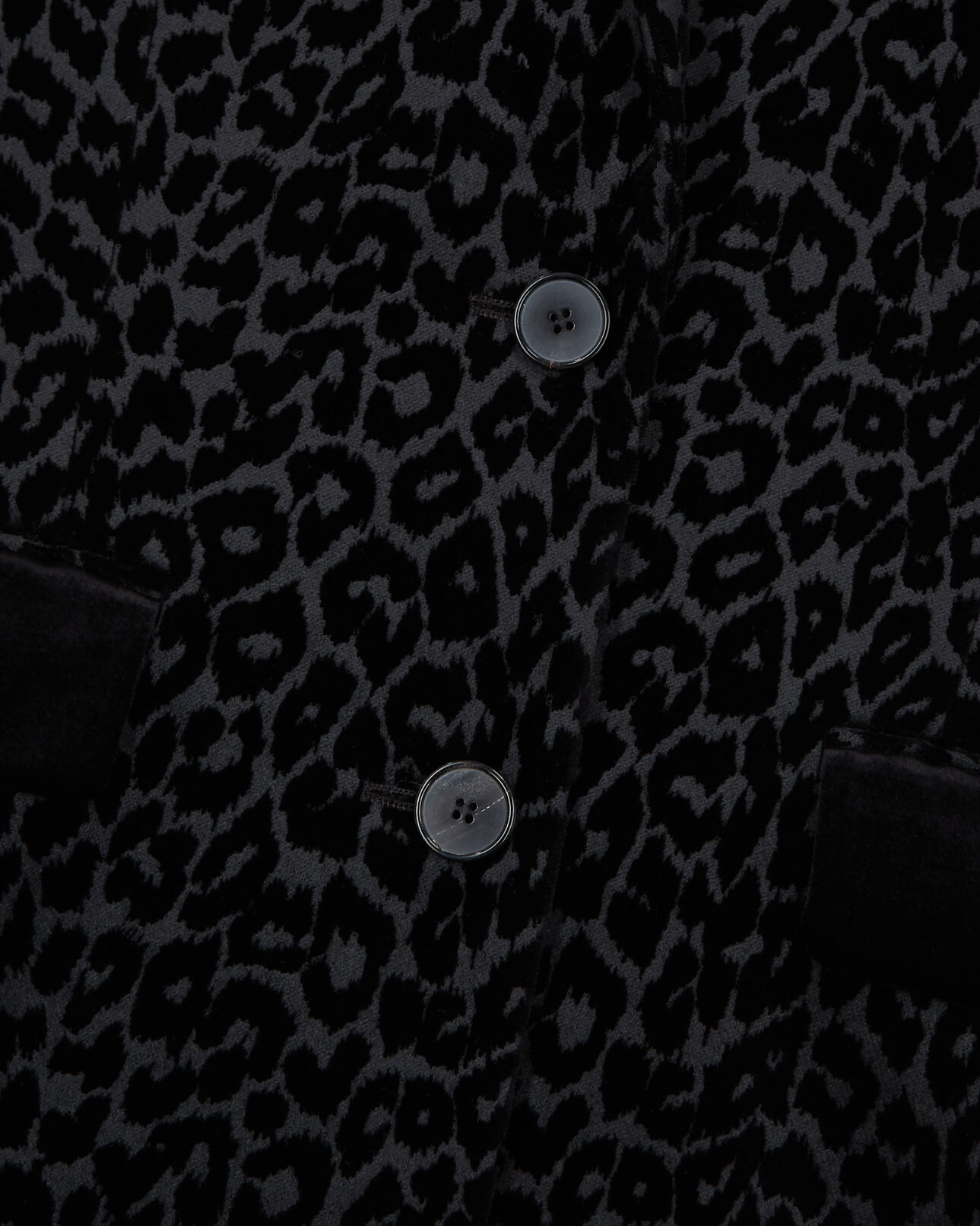 The Kooples FEMME BLACK veste de costume en velours léopard noire