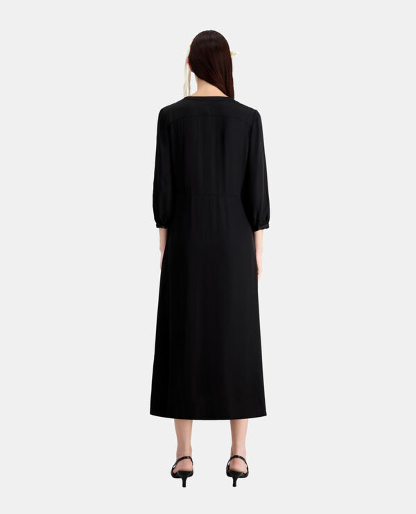 robe longue noire avec plissage