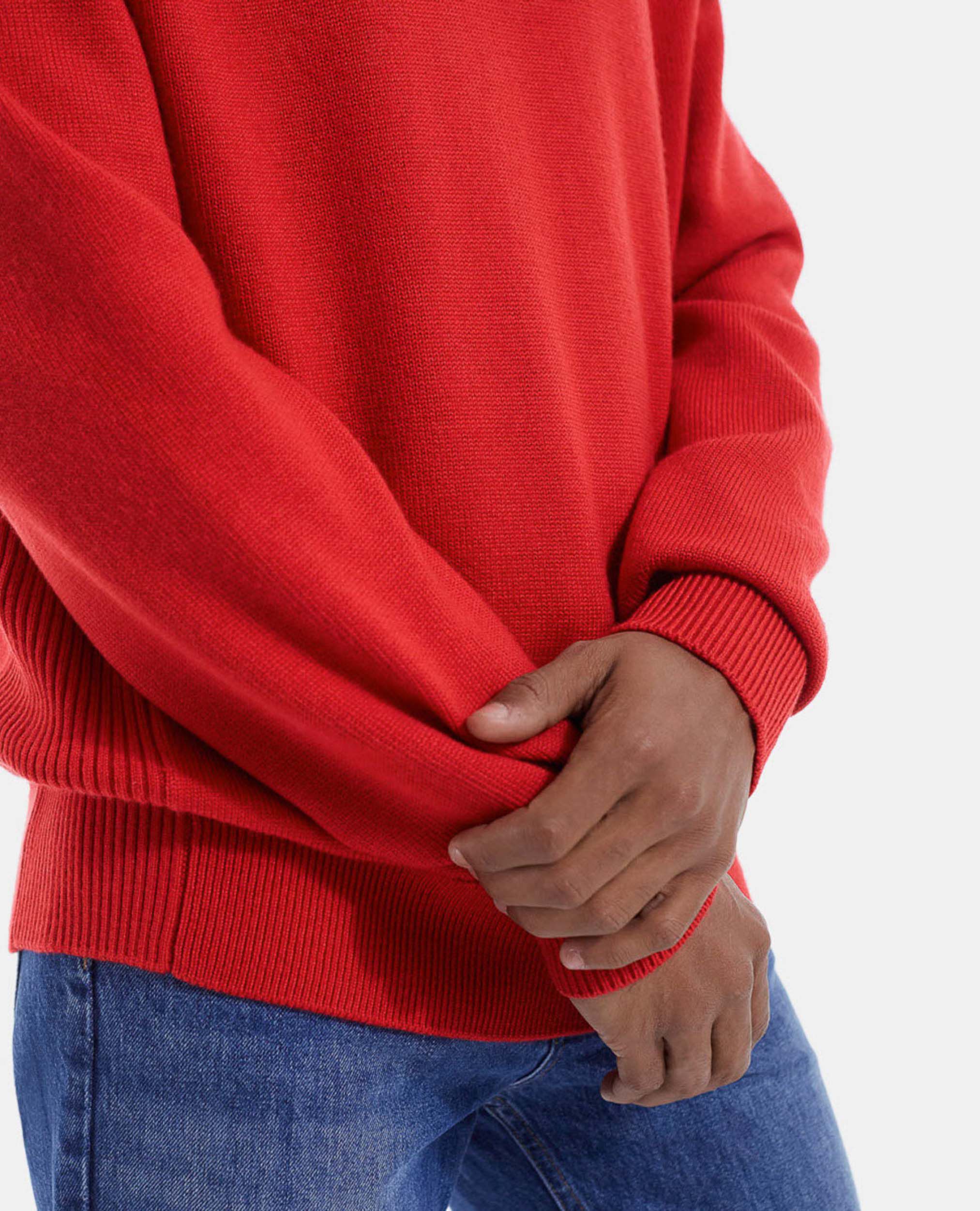 Classic fit red wool sweater with crew neck
