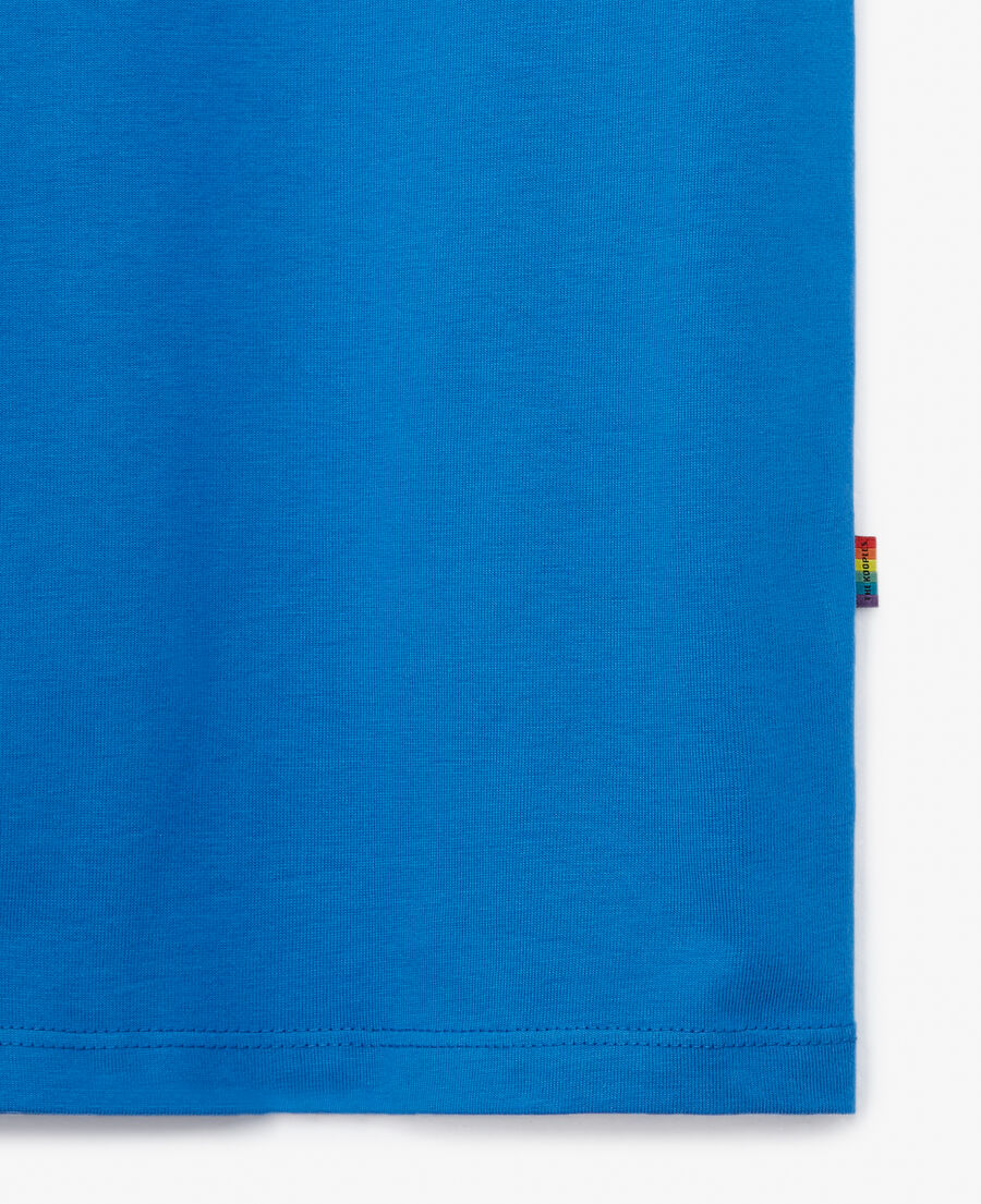 camiseta algodón azul bordada tono sobre tono