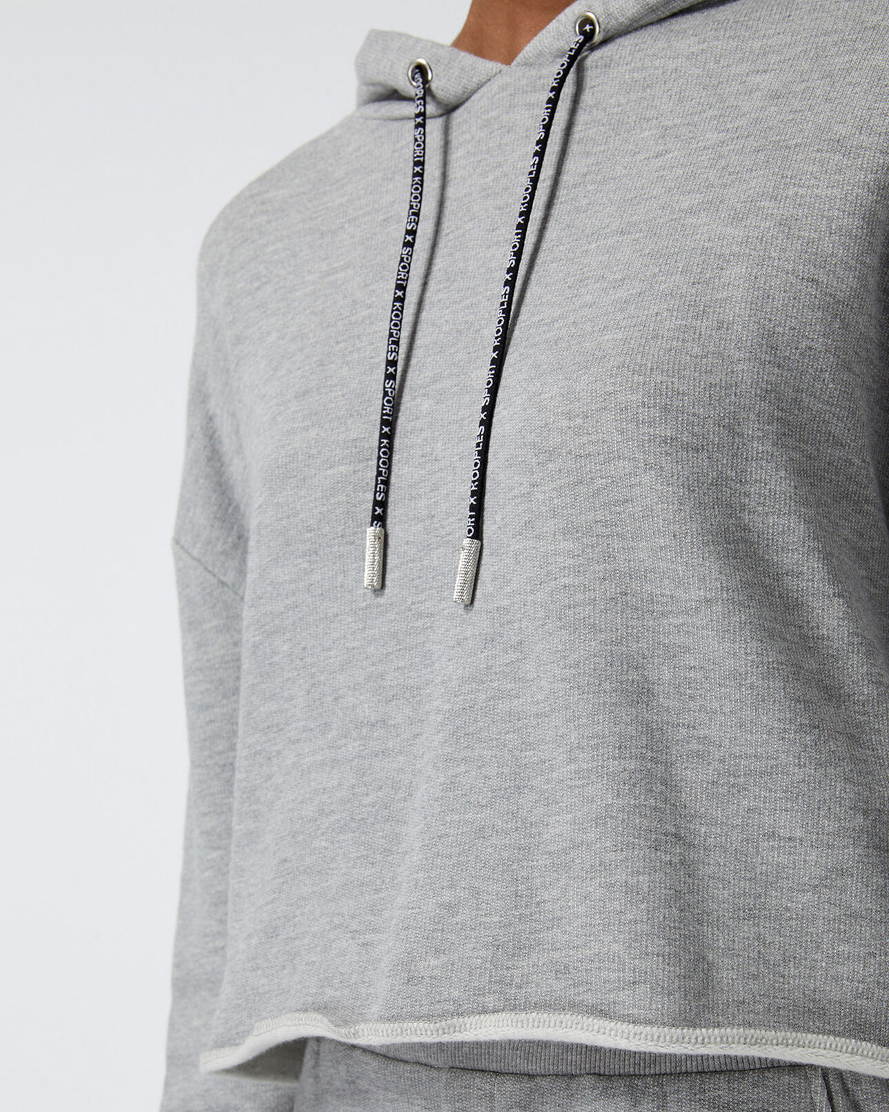 The Kooples FEMME LIGHT GREY MELANGE sweat gris clair à capuche et logo