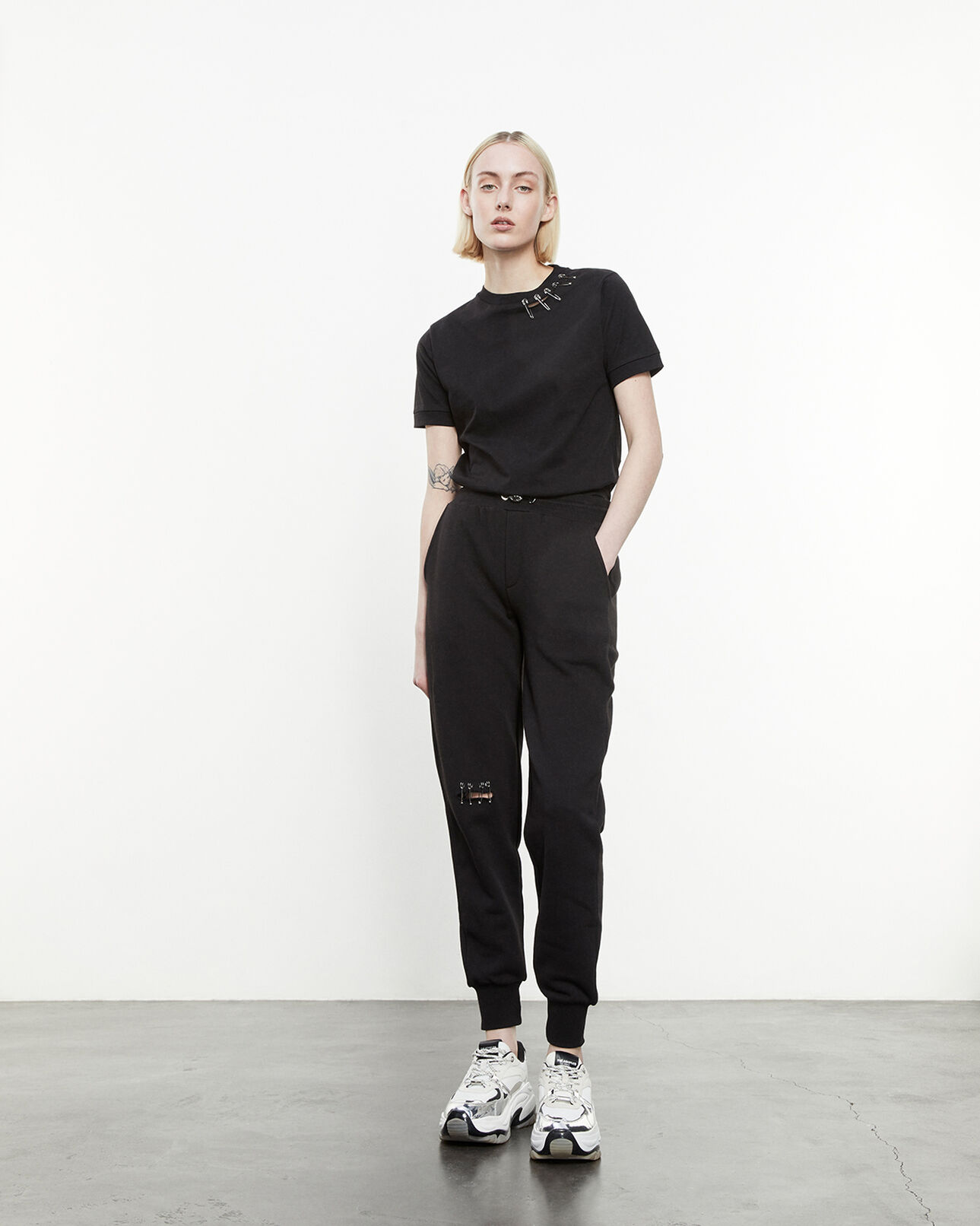 The Kooples FEMME BLACK jogging noir à détails épingles