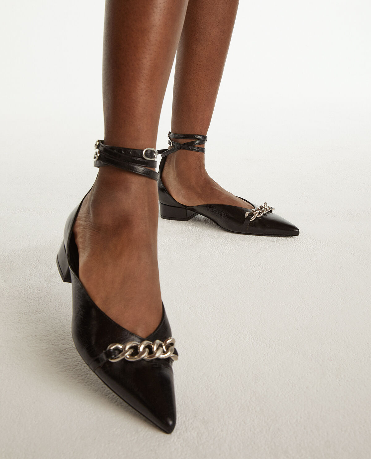 Plain black sandals discount flat