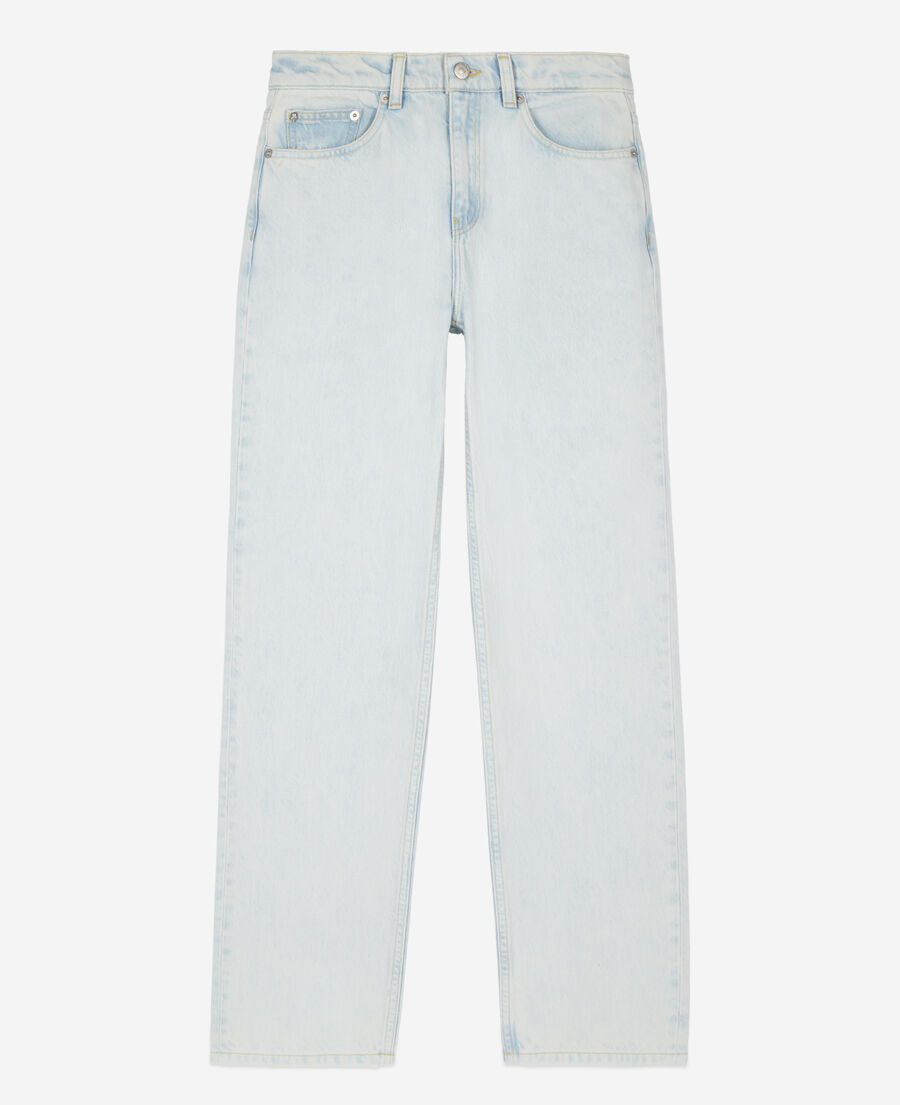 hellblaue, verwaschene jeans mit geradem bein