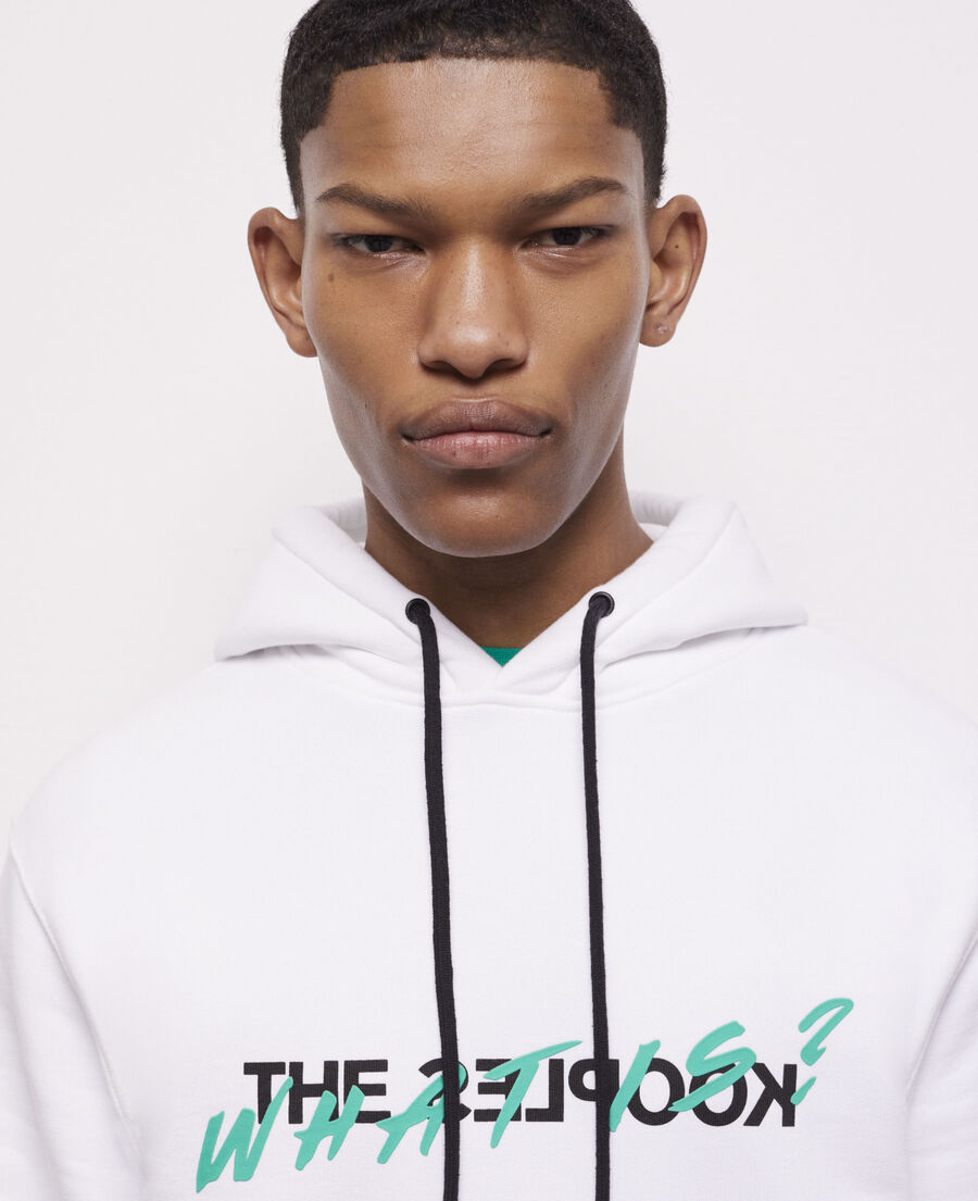 weißes sweatshirt mit „what is“-schriftzug